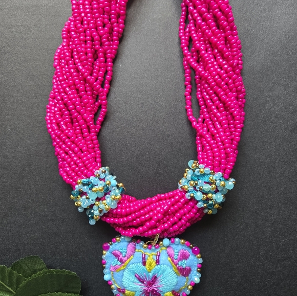 Hand embroidered Heart Necklace - Picture 5 of 5